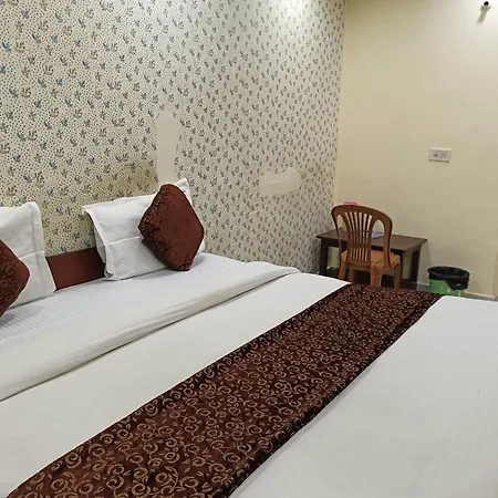 Hotel Shree Sai Dham Near New Delhi Railway Station, Paharganj